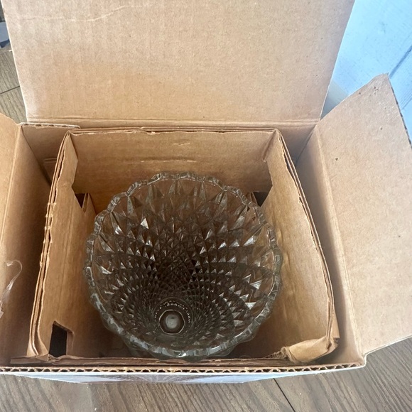 Indiana Glass Diamond Point Vase 8” Crystal Clear Pressed Glass w/ Original Box - Picture 5 of 9